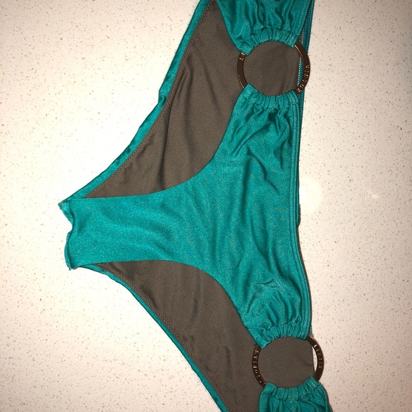 Cheeky Victoria’s Secret bikini bottoms - Picture 2 of 2